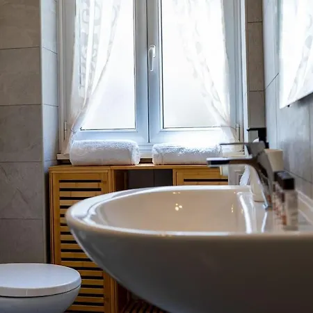 1min From Metro Large And Quiet Apartament