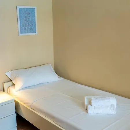 1min From Metro Large And Quiet